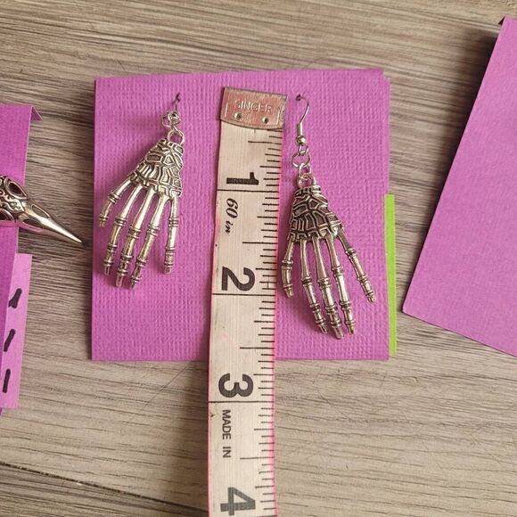 Pack of 3 handmade silver gothic earrings crow skull spider and skeleton hand nw - Picture 6 of 8
